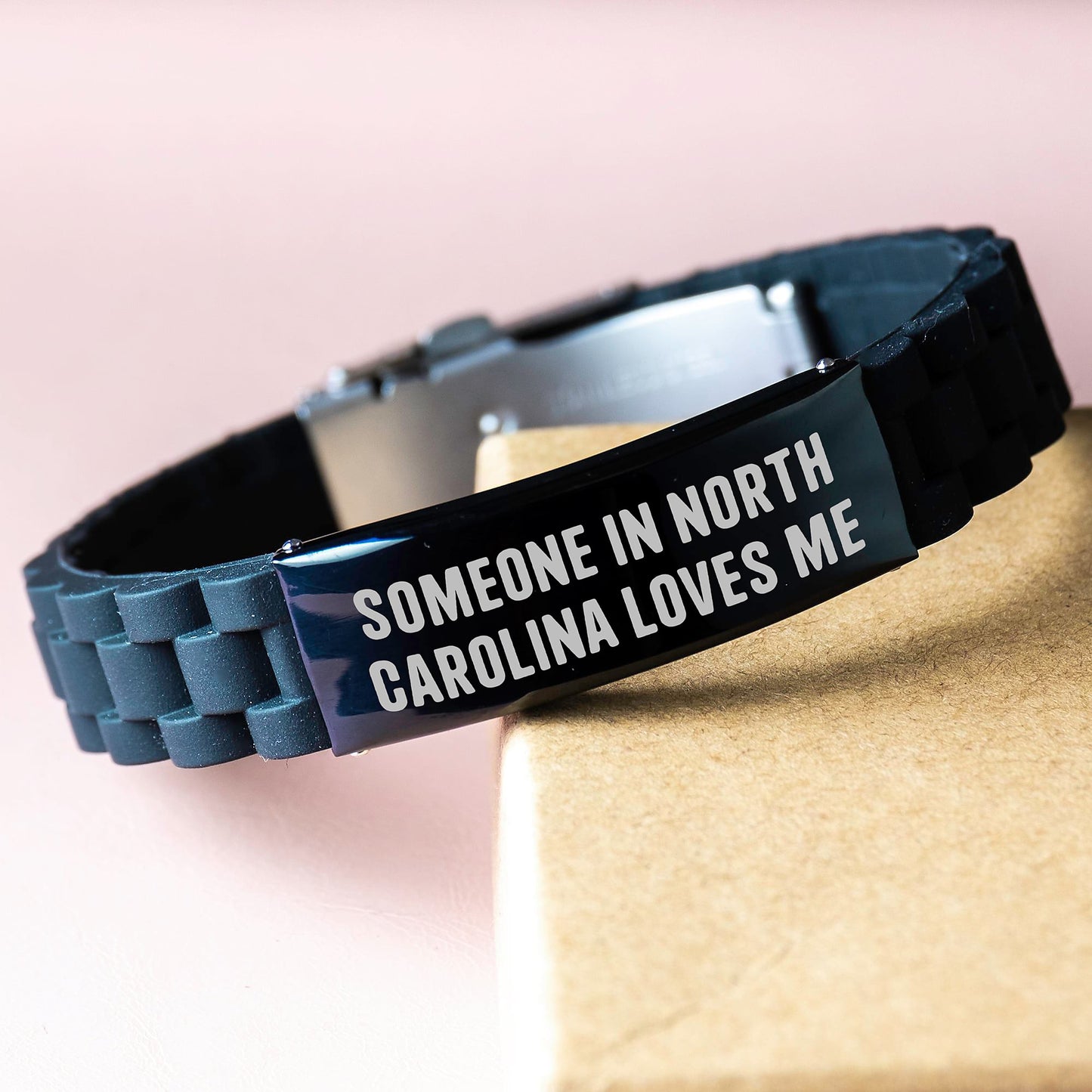 North Carolina Gifts, Funny Quote Jewelry, Glide lock Clasp Birthday Unique Gifts from Friends to Men in North Carolina, Someone In North Carolina Loves Me - Image 3